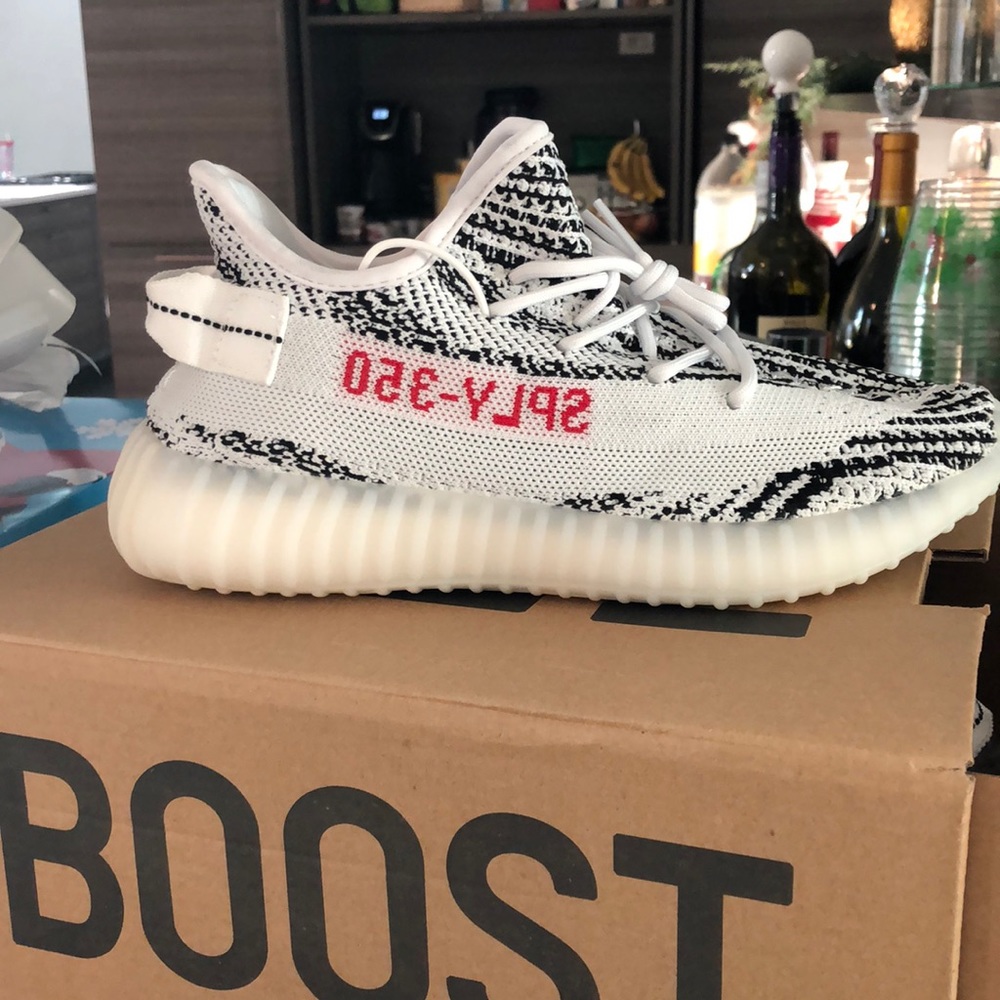 Yeezy Boost 350 V2. Size 6 US. Never Worn
